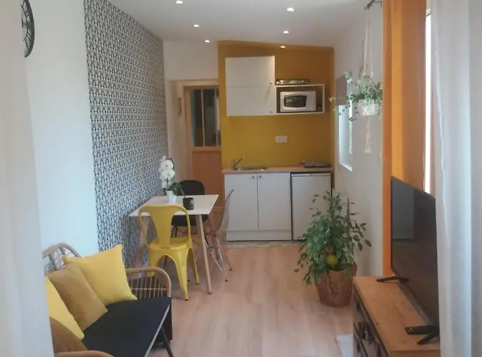 Studio neuf dans propriété au bord de la mer